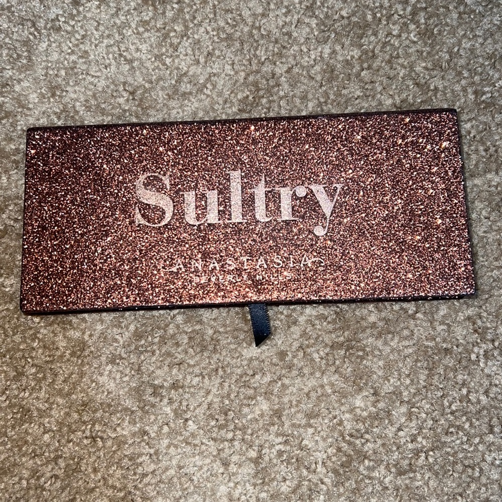 Anastasia beverly hills sultry